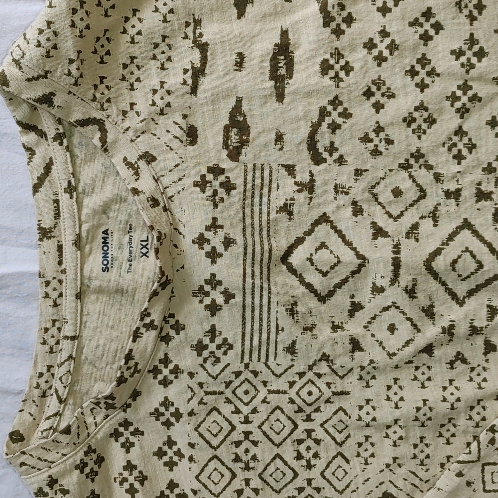 Women's Plus Size Top - Picture 2 of 4